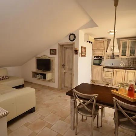 Mar - Only 50m To The Villa *