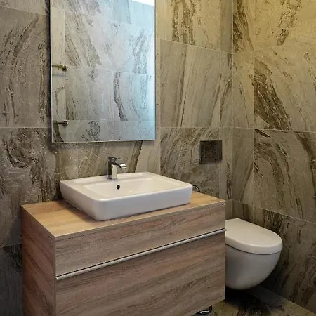 فيلة Mar - 50m To The Stara Baška